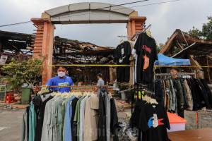 Pedagang Taman Puring Tetap Berjualan Pasca Kebakaran