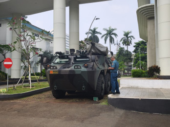 Penampakan Rantis TNI Terparkir di Kompleks Gedung Kejagung, Ada Apa?