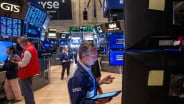 Wall Street Melemah, Investor Cermati Dampak Tarif Dagang