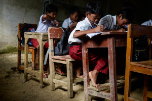 Sekolah Beralas Tanah di Pelosok Pandeglang