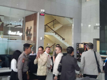 Senyum Nadiem di KPK, Dugaan Korupsi Laptop Chromebook
