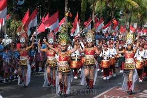 Pawai Kemerdekaan Tampilkan Parade Kreasi Busana Unik
