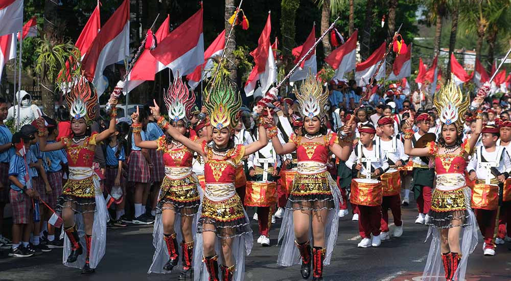 Pawai Kemerdekaan Tampilkan Parade Kreasi Busana Unik