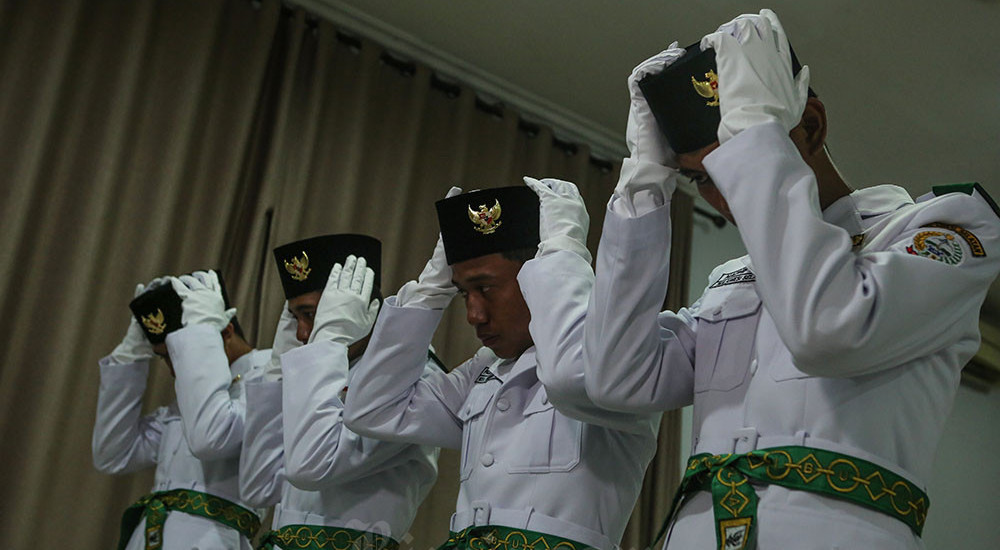 Anggota Paskibraka Mencoba Pakaian Dinas Upacara