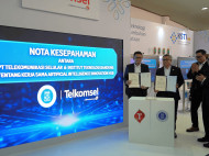 Telkomsel dan ITB Hadirkan AI Innovation Hub di KSTI Indonesia 2025