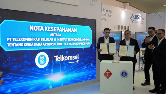 Telkomsel dan ITB Hadirkan AI Innovation Hub di KSTI Indonesia 2025