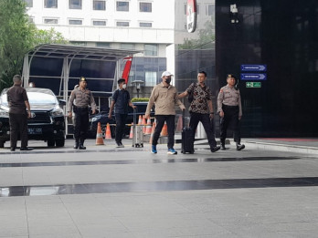 Tiba di Gedung KPK, Bupati Kolaka Timur Abdul Azis Bantah Terjaring OTT