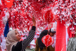 Penjualan Pernak-Pernik Kemerdekaan
