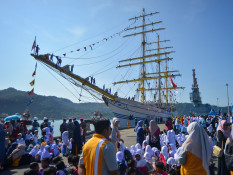 Kedatangan KRI Bima Suci di Padang