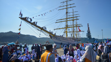 Kedatangan KRI Bima Suci di Padang
