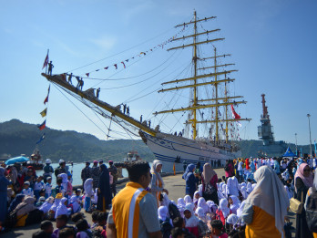 Kedatangan KRI Bima Suci di Padang