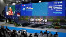 Telkomsel Pamerkan 6 Solusi AI Terkini di KSTI Indonesia 2025