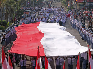 Semarakan HUT ke-80 RI, Siswa SMK di Temanggung Lakukan Kirab Bendera Merah Putih Raksasa