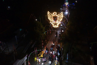 Ornamen Lampu Hias Desa Sambut HUT Kemerdekaan