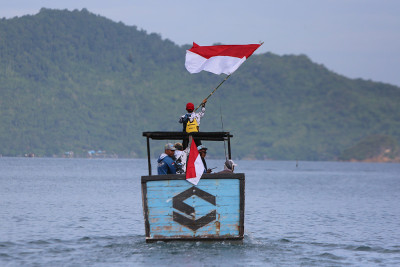 Pengibaran Bendera Sambut HUT RI di Pulau Tuan Aceh