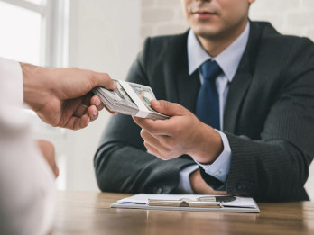 OJK Terima 3.858 Pengaduan soal Debt Collector Fintech, Sanksi Berat Menanti