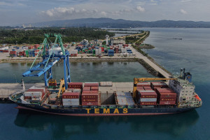 Pertumbuhan Arus Peti Kemas Semester I 2025