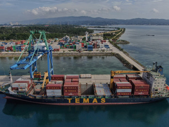 Pertumbuhan Arus Peti Kemas Semester I 2025
