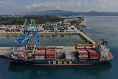 Pertumbuhan Arus Peti Kemas Semester I 2025