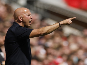 Gagal Juara Community Shield, Arne Slot Sentil Lini Belakang Liverpool