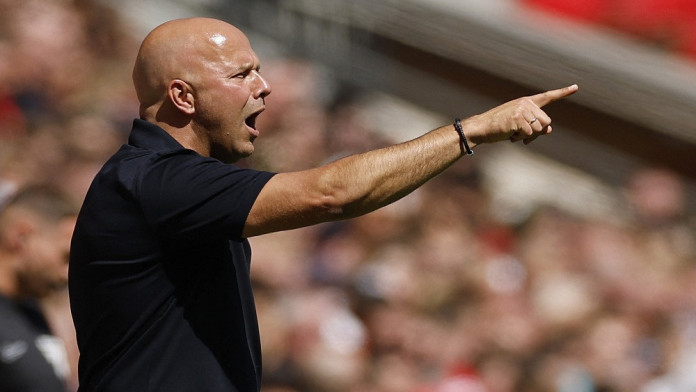 Gagal Juara Community Shield, Arne Slot Sentil Lini Belakang Liverpool