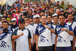 Petrokimia Gresik Gelar Jalan Sehat Bersama 5.000 Warga