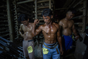 Kontes Binaraga Pekerja Pabrik Genting