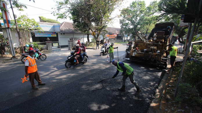 Butuh Rp900 Miliar, Jalan Rusak Cirebon Jadi Beban Ekonomi Jangka Panjang