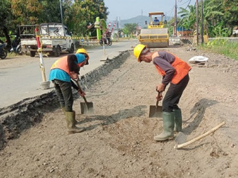 Respons Banyak Aduan, Pemkab Sumedang Gencarkan Perbaikan Jalan Rusak