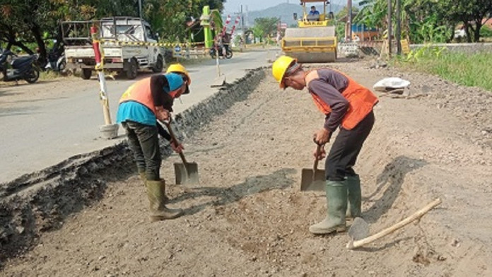 Respons Banyak Aduan, Pemkab Sumedang Gencarkan Perbaikan Jalan Rusak