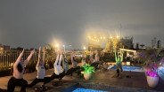 Grand Edge Semarang Gelar Sunset Yoga di Atas Kota