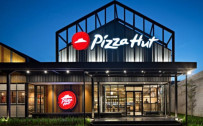 Pengurangan Karyawan di Balik Kinerja Emiten Pengelola Pizza Hut, KFC, dan Starbucks