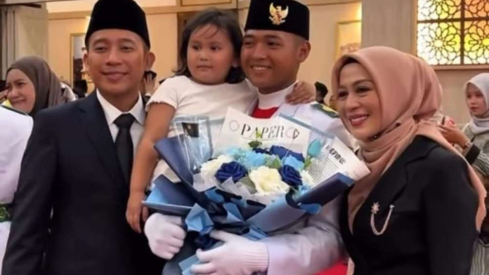 Potret Putra Sulung Denny Cagur Jadi Paskibraka Banten