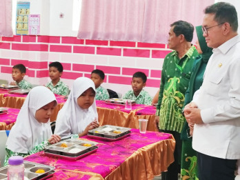 Tinjau MBG di Batam, Mendag Pastikan Pasokan Pangan untuk SPPG Tanpa Kendala