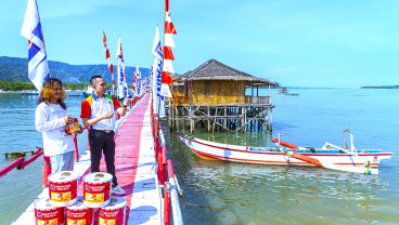 Nippon Paint Sambut Hari Kemerdekaan melalui Program CSR Merah Putih untuk Nelayan dan Masyarakat Pesisir