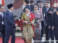 Nota Keuangan, Menkeu Sri Mulyani Tiba di Parlemen Berkebaya Ungu
