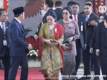 Nota Keuangan, Menkeu Sri Mulyani Tiba di Parlemen Berkebaya Ungu