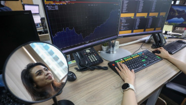 Pilah-Pilih Saham Konsumer saat Target Laju Ekonomi 5,2% RAPBN 2026