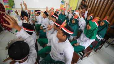 Donasi Fasilitas Belajar Furnitur Layak Pakai
