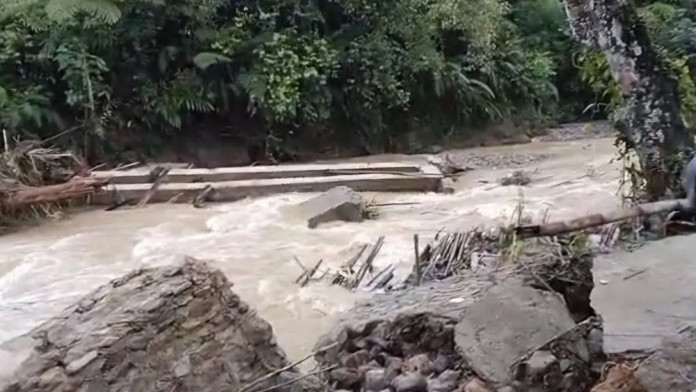 Viral Bidan Seberangi Sungai, Banpres Dikucurkan Rp25,5 Miliar untuk Bangun Jembatan di Pasaman