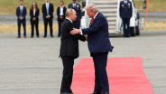 Trump Sambut Hangat Putin di Alaska, Keakraban di Tengah Ketegangan Ukraina