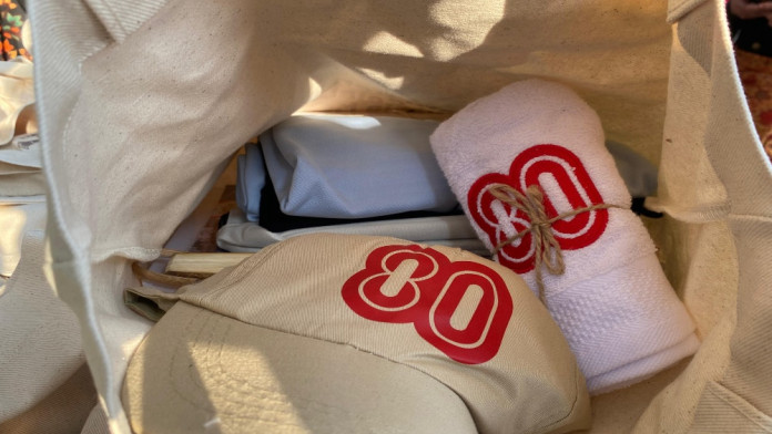 Souvenir HUT ke-80 RI di Istana Negara, Ada Buku Rekam Foto Prabowo