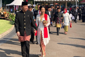 Foto-Foto Menteri Tampil dengan Pakaian Adat pada Upacara Peringatan Detik-Detik Proklamasi di Istana Merdeka