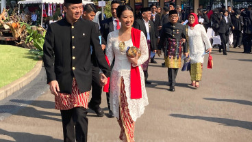 Foto-Foto Menteri Tampil dengan Pakaian Adat pada Upacara Peringatan Detik-Detik Proklamasi di Istana Merdeka