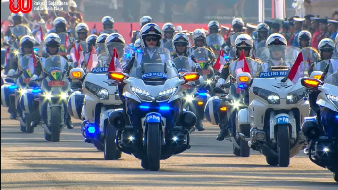 HUT ke-80 RI, Konvoi Motor Listrik hingga Kuda Meriahkan Kirab Bendera & Teks Proklamasi