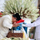 Momen Prabowo Cium Bendera Merah Putih sebelum Dikibarkan di Istana Merdeka