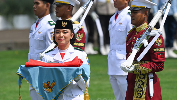 Foto Cantiknya Bianca Alessia Christabella Lantang, Pembawa Bendera Merah Putih HUT ke-80 RI