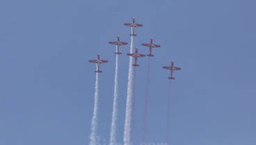 TNI AU Hiasi Langit Jakarta dengan Fly Pass Spektakuler di HUT ke-80 RI