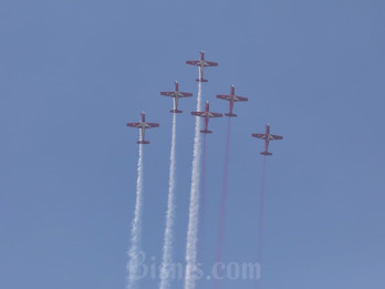 TNI AU Hiasi Langit Jakarta dengan Fly Pass Spektakuler di HUT ke-80 RI