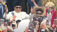 HUT ke-80 RI: Prabowo Angguk-Angguk Kepala, Letkol Teddy Ikut Bergoyang saat Pertunjukan Pacu Jalur